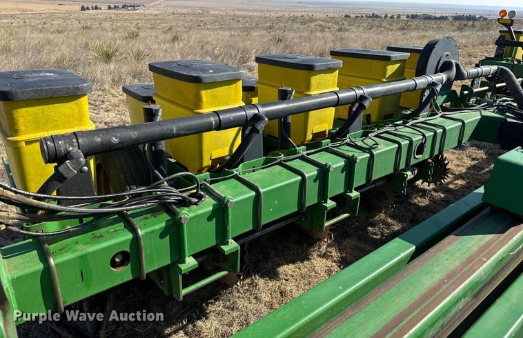 image for item EP2875 John Deere 7200 Conservation planter