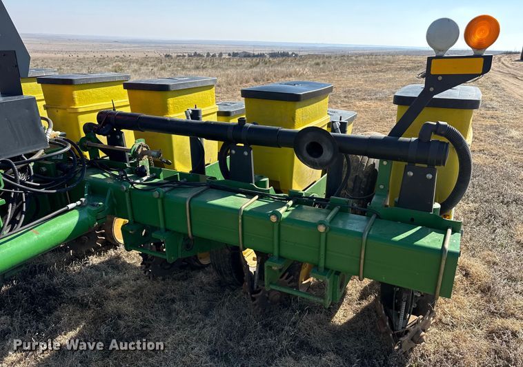 image for item EP2875 John Deere 7200 Conservation planter
