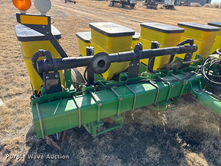 image for item EP2875 John Deere 7200 Conservation planter