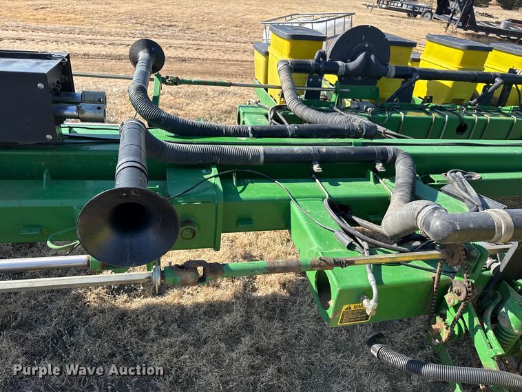 image for item EP2875 John Deere 7200 Conservation planter