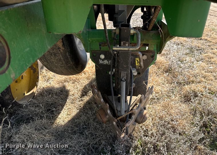 image for item EP2875 John Deere 7200 Conservation planter
