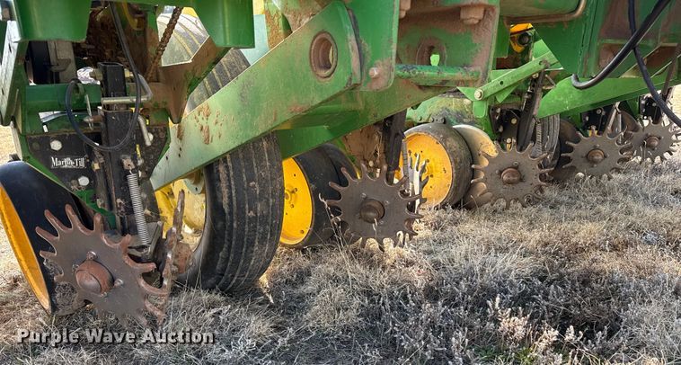 image for item EP2875 John Deere 7200 Conservation planter