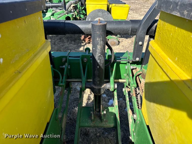 image for item EP2875 John Deere 7200 Conservation planter