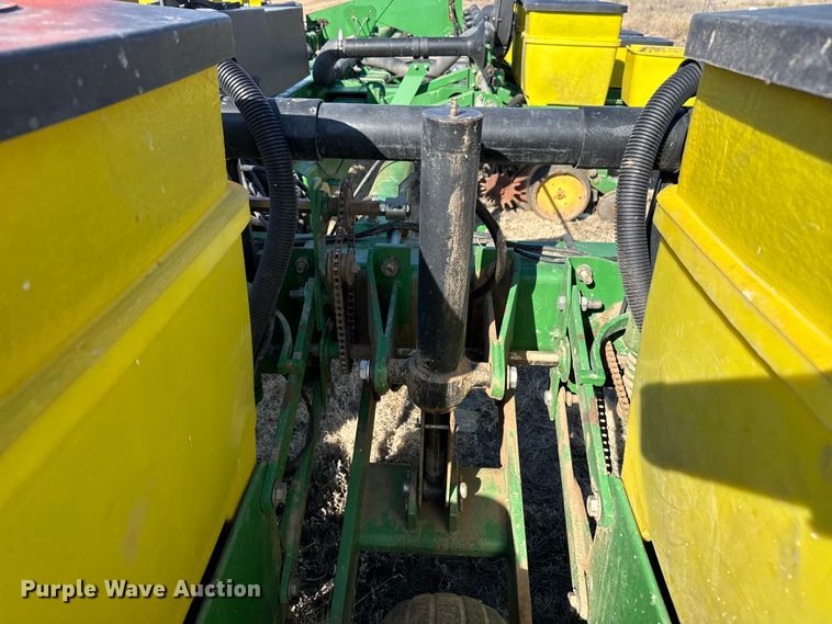 image for item EP2875 John Deere 7200 Conservation planter