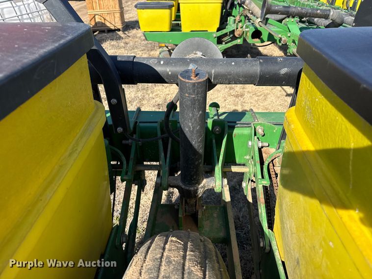 image for item EP2875 John Deere 7200 Conservation planter