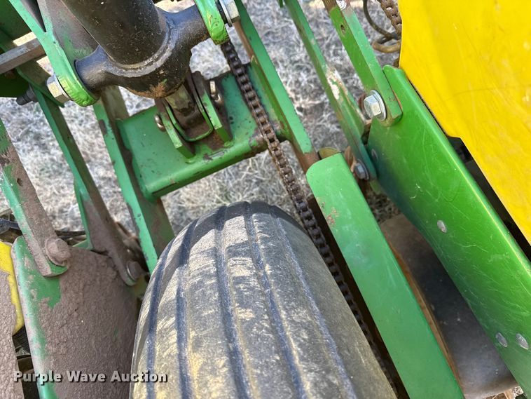 image for item EP2875 John Deere 7200 Conservation planter