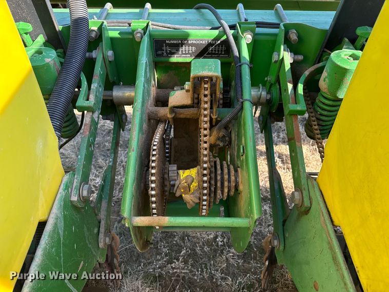image for item EP2875 John Deere 7200 Conservation planter