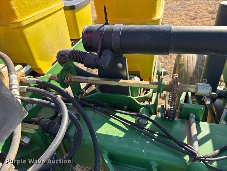 image for item EP2875 John Deere 7200 Conservation planter