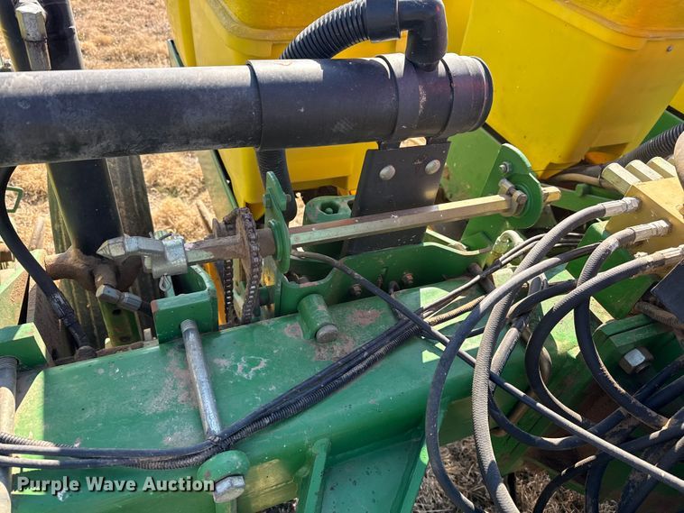 image for item EP2875 John Deere 7200 Conservation planter