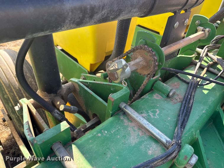 image for item EP2875 John Deere 7200 Conservation planter