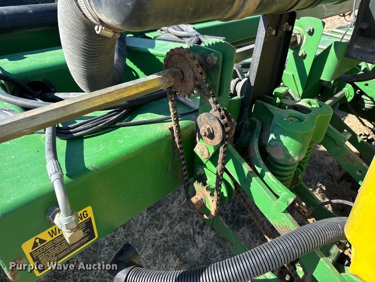 image for item EP2875 John Deere 7200 Conservation planter