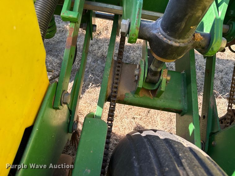 image for item EP2875 John Deere 7200 Conservation planter