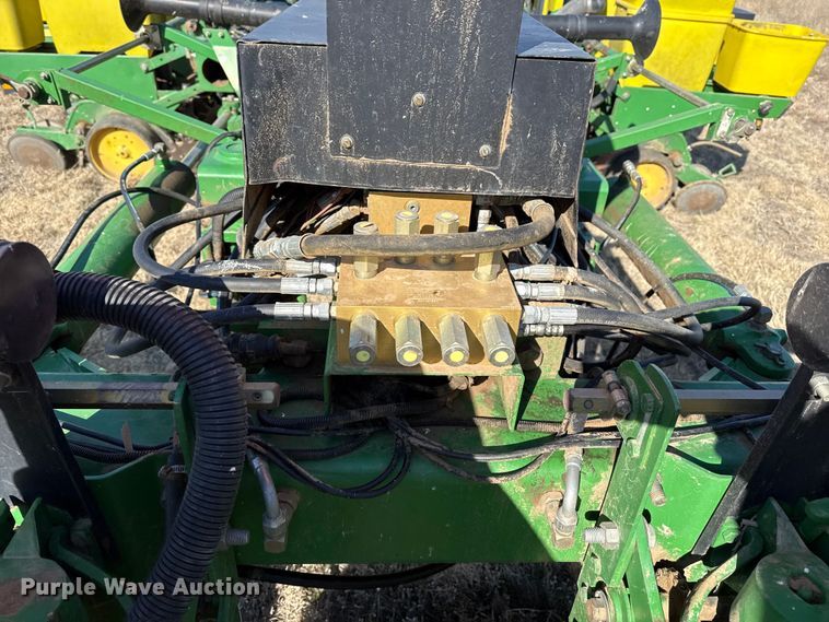 image for item EP2875 John Deere 7200 Conservation planter