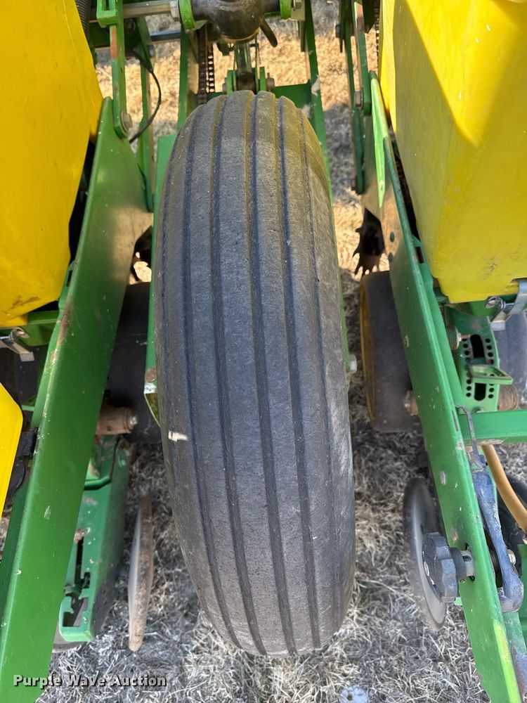 image for item EP2875 John Deere 7200 Conservation planter