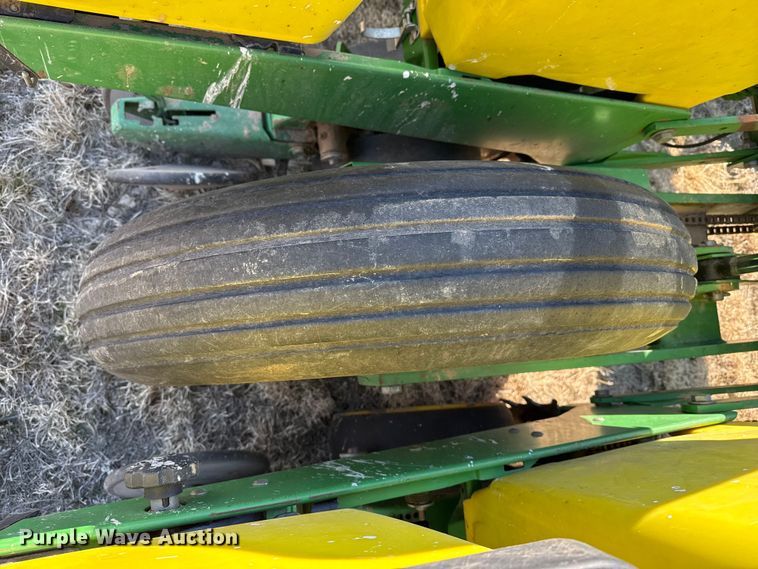 image for item EP2875 John Deere 7200 Conservation planter