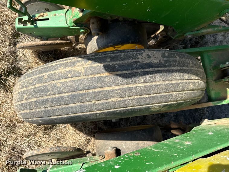 image for item EP2875 John Deere 7200 Conservation planter