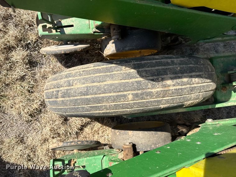 image for item EP2875 John Deere 7200 Conservation planter