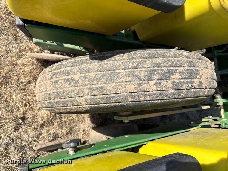 image for item EP2875 John Deere 7200 Conservation planter