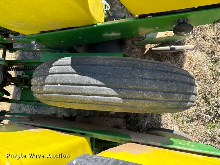 image for item EP2875 John Deere 7200 Conservation planter