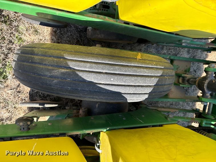 image for item EP2875 John Deere 7200 Conservation planter