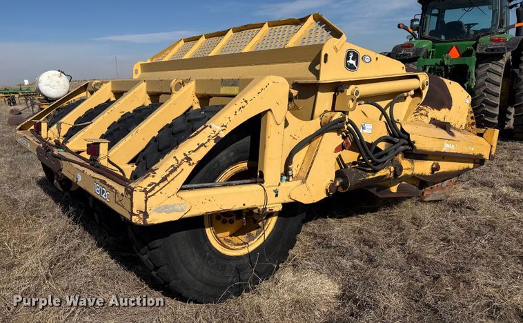 image for item EP2878 John Deere 1812C scraper
