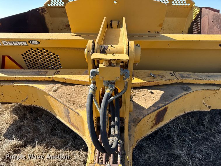 image for item EP2878 John Deere 1812C scraper