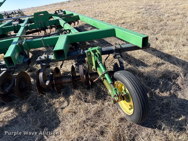image for item EP2883 John Deere 512 disk ripper