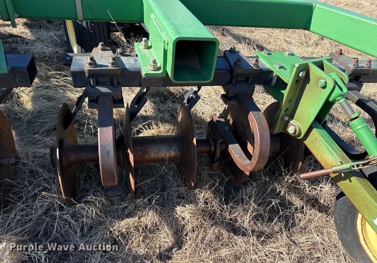 image for item EP2883 John Deere 512 disk ripper
