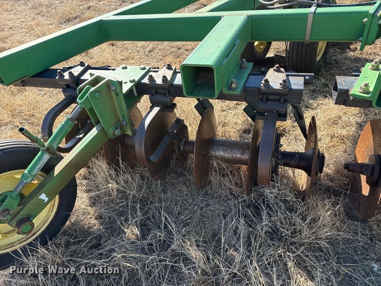 image for item EP2883 John Deere 512 disk ripper