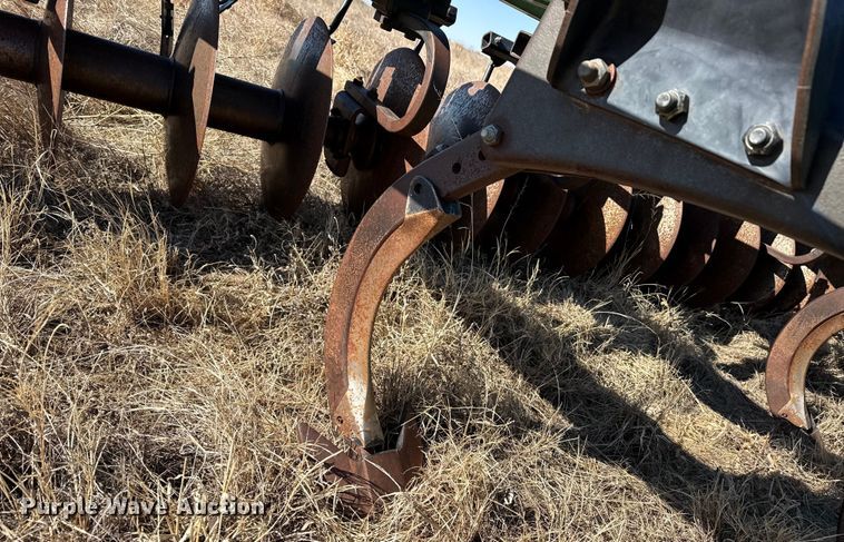image for item EP2883 John Deere 512 disk ripper