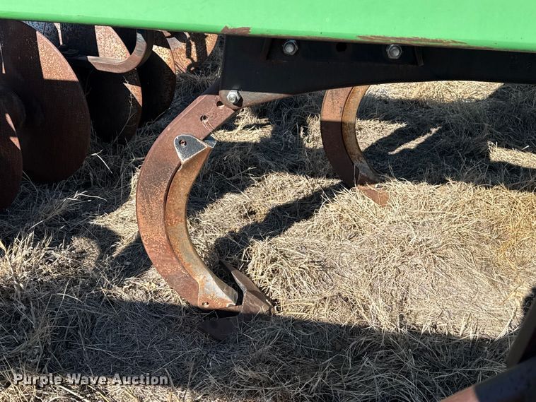 image for item EP2883 John Deere 512 disk ripper