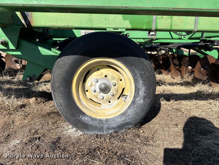 image for item EP2883 John Deere 512 disk ripper