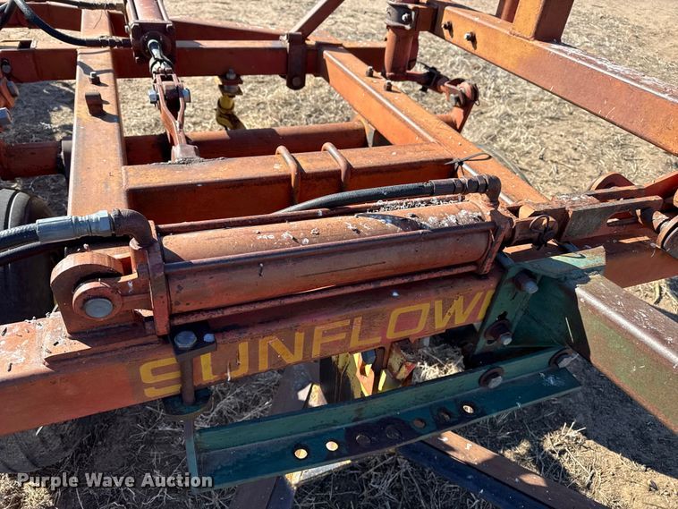 image for item EP2885 Sunflower sweep plow
