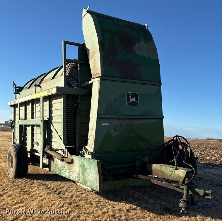 image for item EP2896 John Deere 200 hay stacker