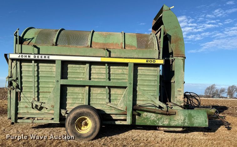 image for item EP2896 John Deere 200 hay stacker