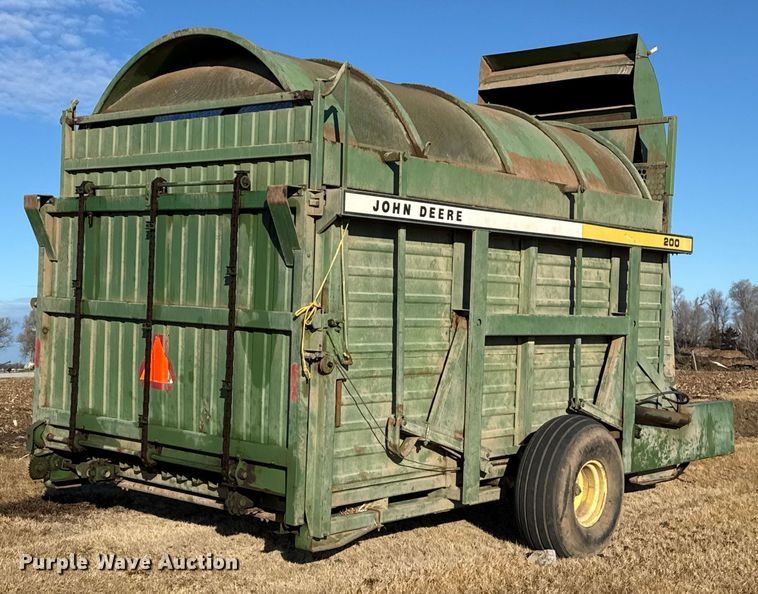 image for item EP2896 John Deere 200 hay stacker