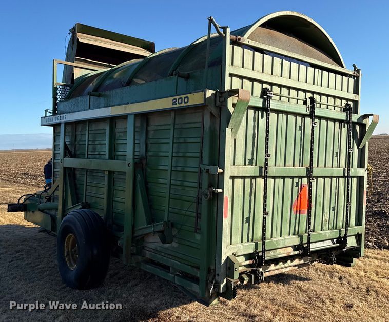 image for item EP2896 John Deere 200 hay stacker