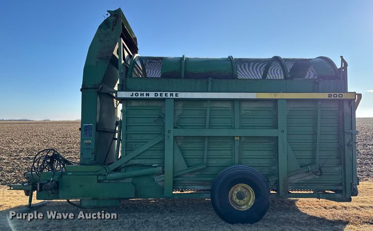 image for item EP2896 John Deere 200 hay stacker