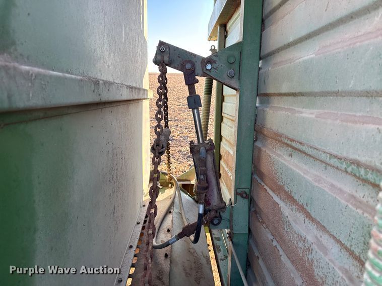 image for item EP2896 John Deere 200 hay stacker