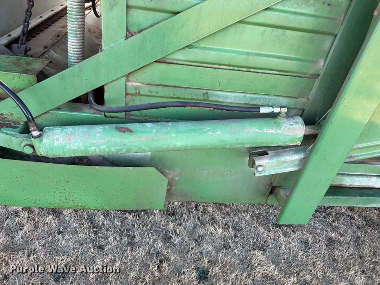 image for item EP2896 John Deere 200 hay stacker