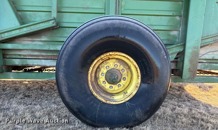 image for item EP2896 John Deere 200 hay stacker