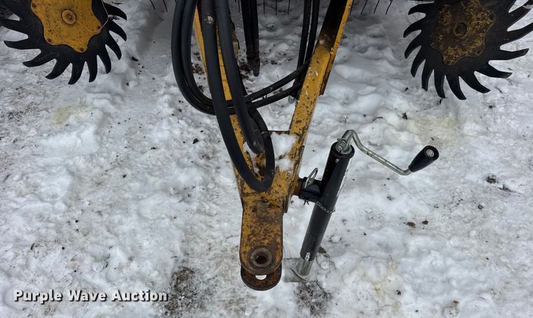 image for item ER0404 2018 Vermeer 605J round baler