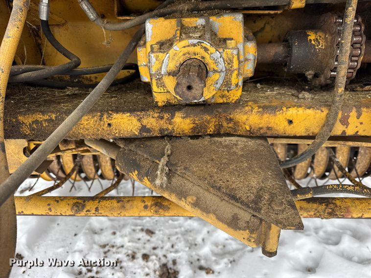 image for item ER0404 2018 Vermeer 605J round baler