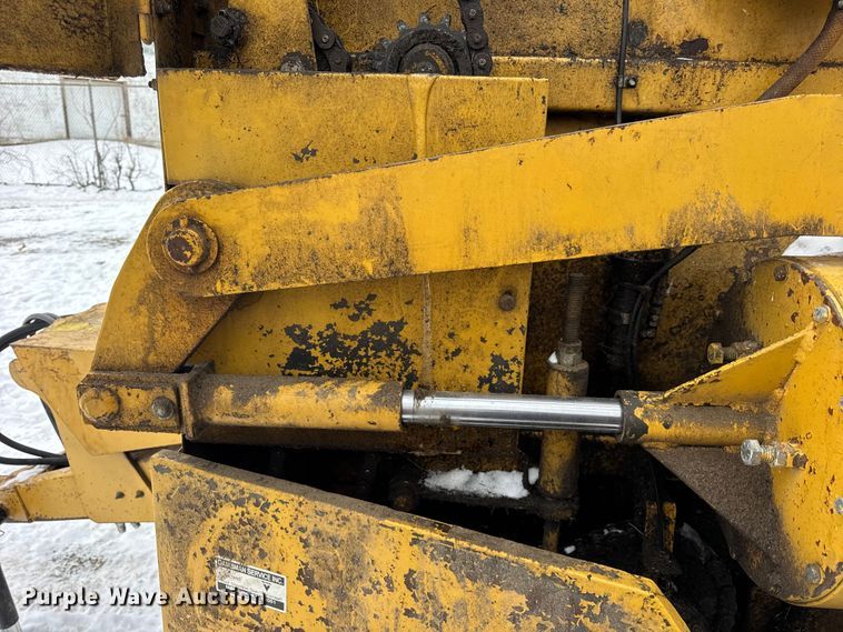 image for item ER0404 2018 Vermeer 605J round baler