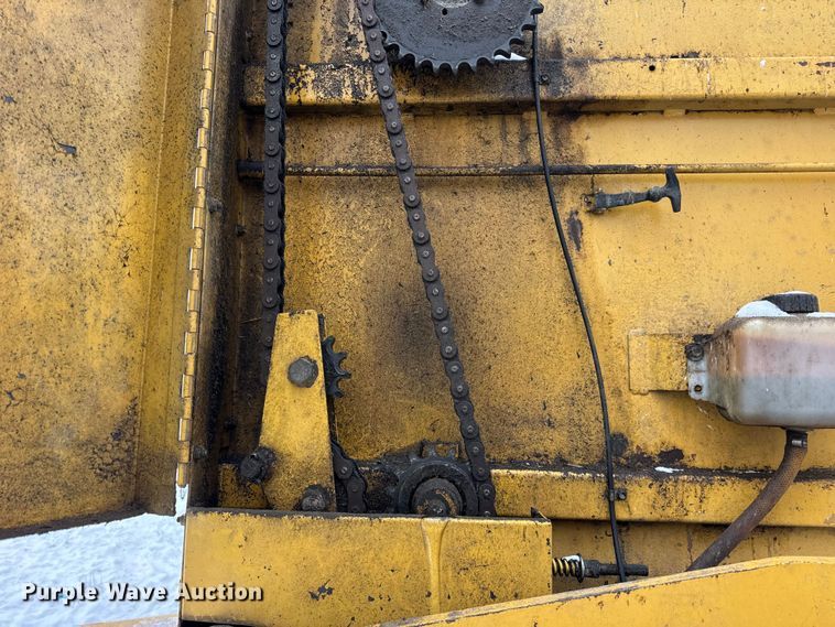 image for item ER0404 2018 Vermeer 605J round baler