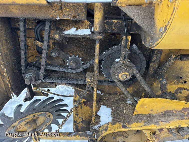 image for item ER0404 2018 Vermeer 605J round baler