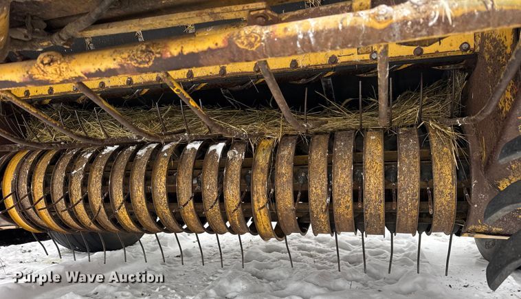 image for item ER0404 2018 Vermeer 605J round baler