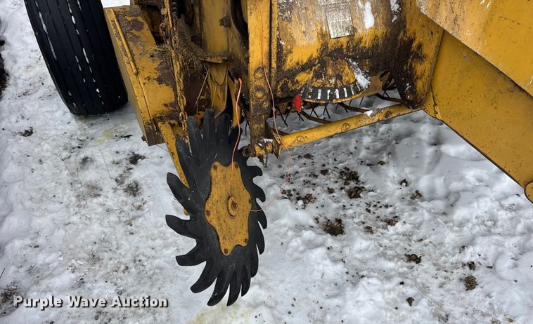 image for item ER0404 2018 Vermeer 605J round baler