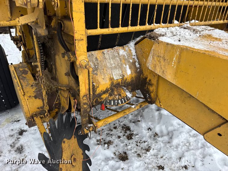 image for item ER0404 2018 Vermeer 605J round baler