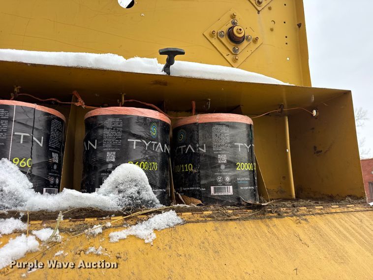 image for item ER0404 2018 Vermeer 605J round baler